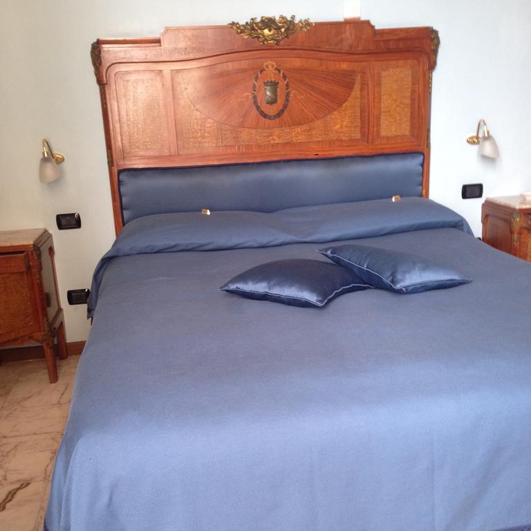 La Dimora Dei Baroni Bed & Breakfast Napoli Rom bilde