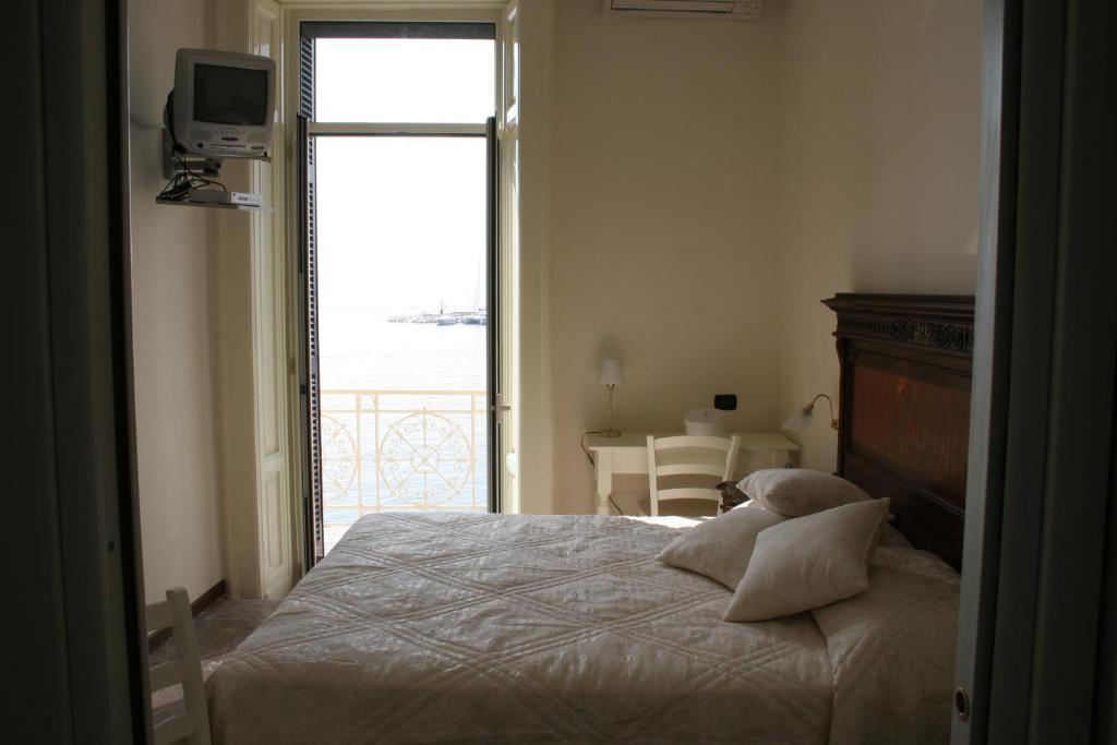 La Dimora Dei Baroni Bed & Breakfast Napoli Rom bilde